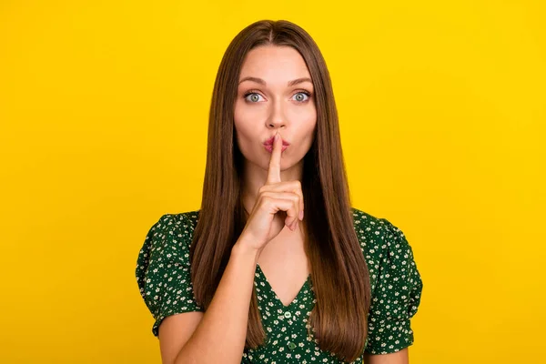 Retrato Agradable Chica Encantadora Dedo Toque Cubrir Los Labios Shh —  Fotos de Stock