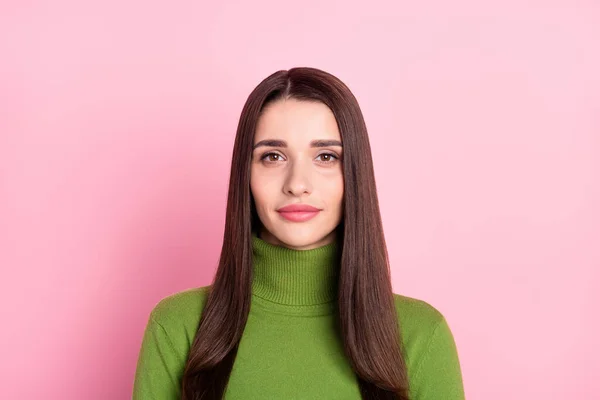 Foto Joven Encantadora Mujer Bonita Cabello Castaño Desgaste Cuello Alto — Foto de Stock