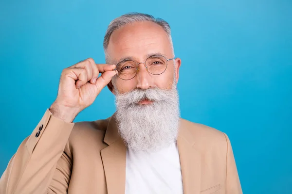 Yakışıklı Içeriğin Portresi Klas Gri Saçlı Adam Dokunmatik Özellikler Parlak — Stok fotoğraf