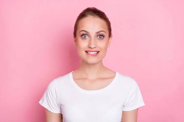 Foto Joven Atractiva Mujer Feliz Sonrisa Positiva Morder Los Labios —  Fotos de Stock