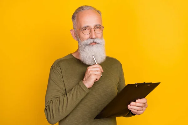 Foto Think Old Grey Beard Man Escribir Notas Usar Gafas —  Fotos de Stock