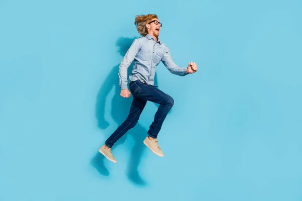 Full Length Photo Shocked Excited Young Guy Dressed Jeans Shirt — Stock Photo, Image