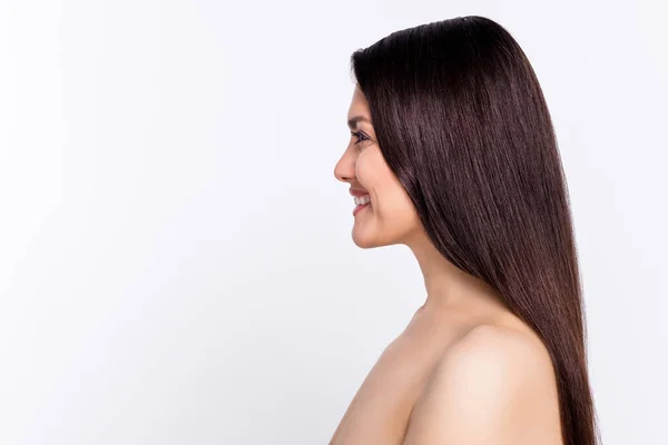 Side Photo Portret Brunetka Długie Włosy Kobieta Śmiech Patrząc Puste — Zdjęcie stockowe