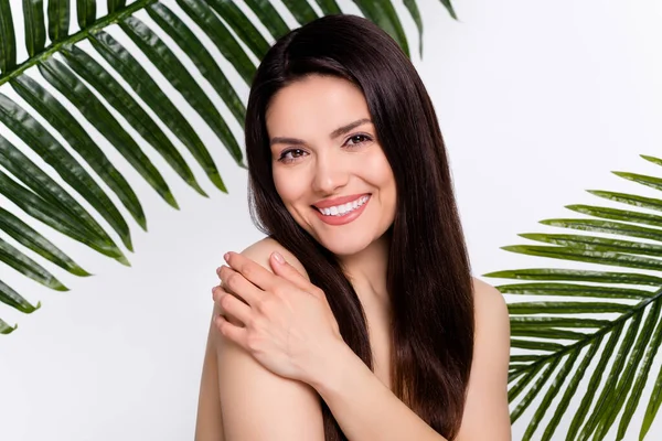 Retrato Mulher Alegre Atraente Lavagem Tocando Pele Lisa Extrato Plantas — Fotografia de Stock