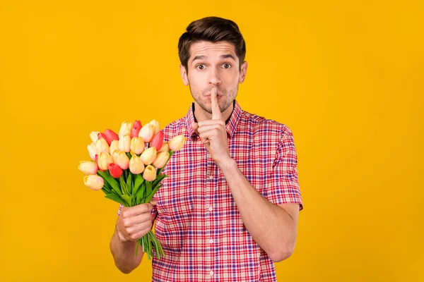 Photo Young Silent Man Hold Finger Mouth Lips Hold Flowers — Stock Photo, Image