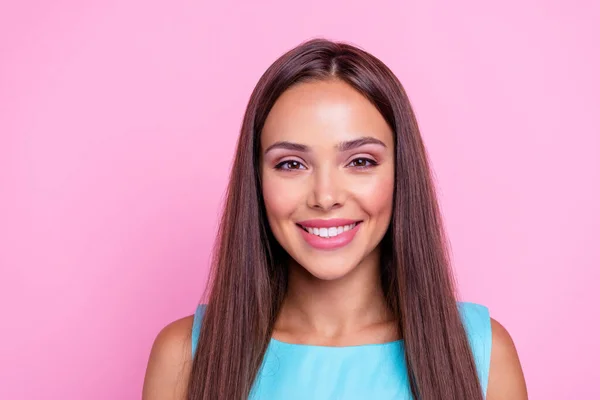 Foto Bella Donna Positiva Indossare Abito Turchese Sorridente Spazio Vuoto — Foto Stock