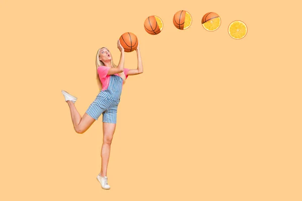 Kreativní Koláž Portrét Vzrušené Osoby Ruce Hodit Basketbal Napůl Oranžová — Stock fotografie