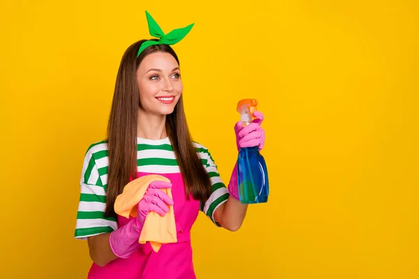 Photo Cheerful Nice Lady Hold Cleaning Spray Look Empty Space — Stock Photo, Image