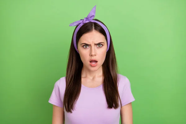 Photo Young Brunette Lady Angry Wear Violet Shirt Band Isolated — Stock Photo, Image