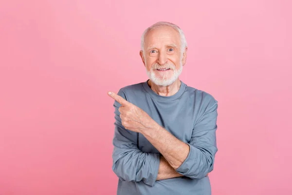 Foto Envejecido Gris Peinado Hombre Índice Promo Desgaste Camisa Azul — Foto de Stock