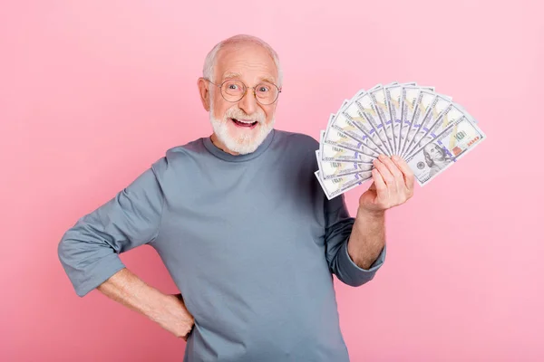 Foto Fresco Vecchio Grigio Acconciatura Uomo Tenere Soldi Usura Occhiali — Foto Stock