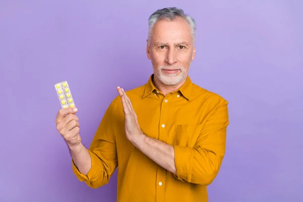 Photo Mature Man Refuse Decline Ignore Antibiotic Drugs Medical Isolated — Stock Photo, Image