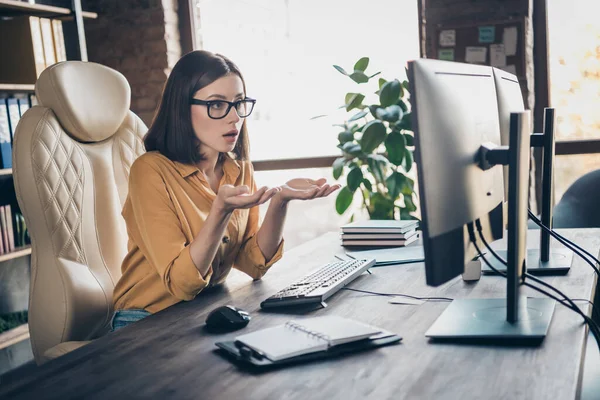 Portrait Attractive Girl Human Resources Leader Partner Developing Project Talking — Stock Photo, Image