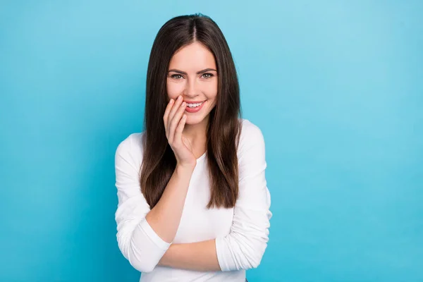 Retrato Menina Morena Alegre Atraente Rindo Piada Engraçada Isolado Sobre — Fotografia de Stock