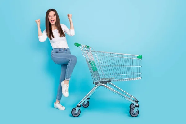 Full Size Foto Gioire Allegro Allegro Signora Shopaholic Sollevare Pugni — Foto Stock