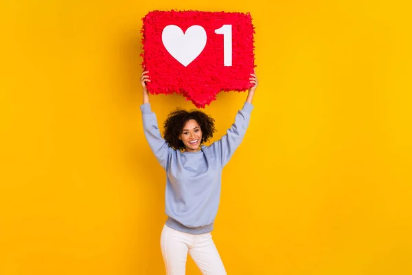 Foto Manos Chica Bastante Positivas Sostienen Grandes Como Collage Sobre —  Fotos de Stock