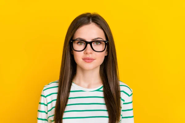 Retrato Adorável Boa Aparência Legal Empresária Óculos Desgaste Camisa Listrada — Fotografia de Stock