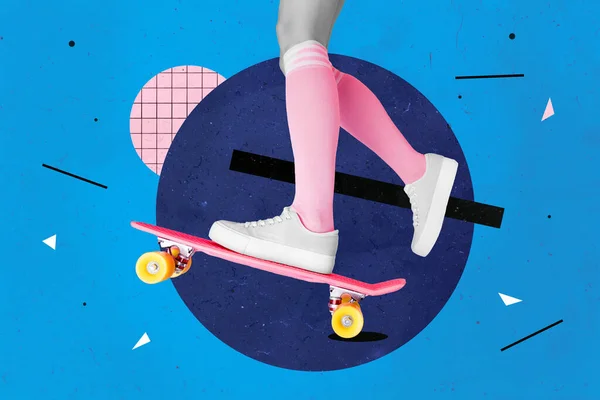 クロップドの女性の足の創造的な図面のコラージュ画像は 塗装の背景に隔離された新しい靴ライドスケートボードを着用 — ストック写真
