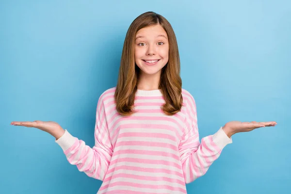 Φωτογραφία Από Αστείο Έφηβος Κορίτσι Κατέχουν Κενό Χώρο Φορούν Λευκό — Φωτογραφία Αρχείου