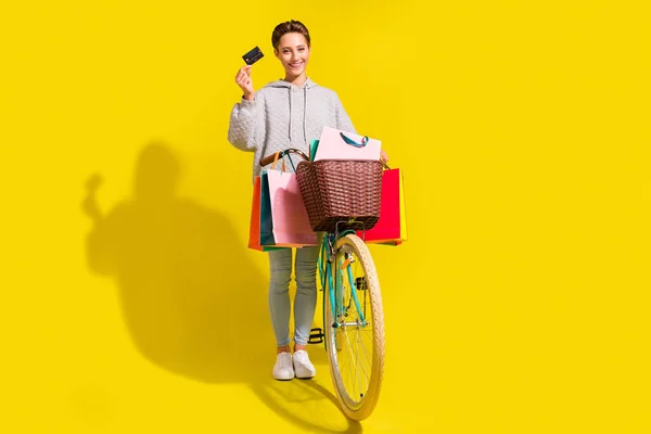Pełna Długość Zdjęcie Słodkie Brązowe Włosy Millennial Lady Jeździć Bicecly — Zdjęcie stockowe