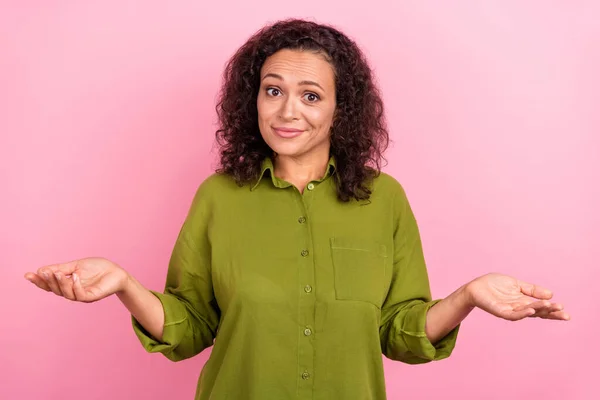 Foto Van Jonge Clueless Gelukkig Afro Amerikaanse Vrouw Schouders Geen — Stockfoto