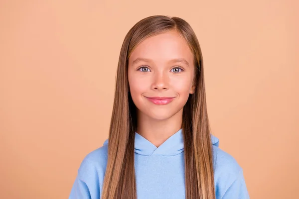 Photo Satisfied Glad Little Girl Smile Look Camera Isolated Pastel — Stock Photo, Image