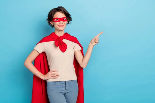 Foto Senhora Muito Doce Vestido Manto Vermelho Apontando Dedo Vazio — Fotografia de Stock