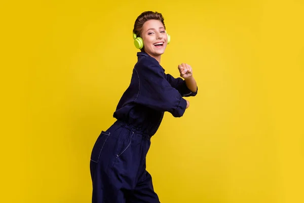 Perfil Foto Lateral Jovem Bela Mulher Sorridente Fones Ouvido Dançando — Fotografia de Stock