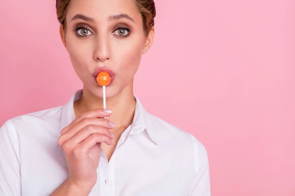 Photo Young Happy Charming Woman Eat Candy Lollipop Good Mood — Stock Photo, Image