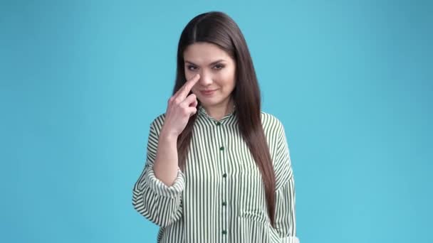 Lady Supervisor Making Watching You Sign Isolated Blue Color Background — Stock Video