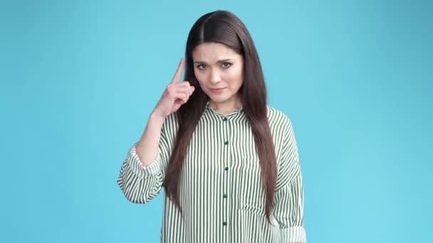 Misfornøyd Med Forakte Dame Som Vrir Fingertempelet Sitt Hater Dumme – stockvideo