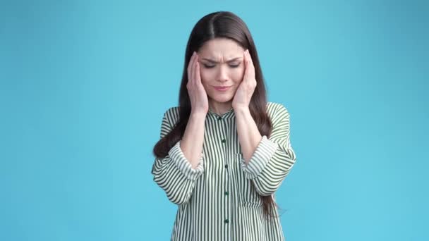 Wanita Bisnis Gila Yang Menyentuh Pelipisnya Sakit Kepala Rekaman Berkualitas — Stok Video