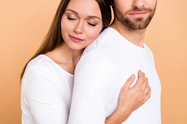 Cropped Photo Rest Millennial Brown Hairdo Couple Hug Wear White — Stock Photo, Image