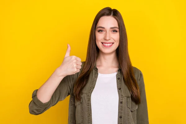 Foto Van Zoete Positieve Vrouw Show Duim Bevordering Van Het — Stockfoto