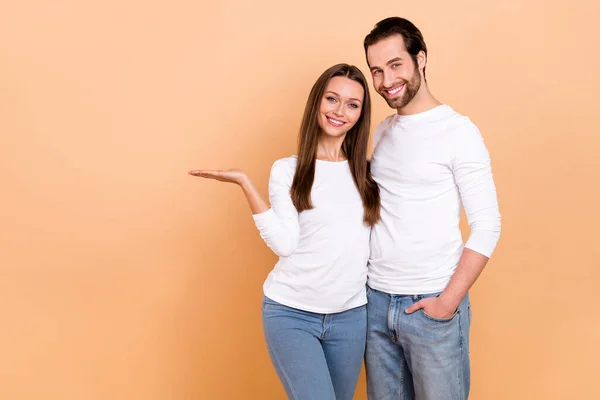 Photo Lovely Millennial Brunette Couple Hold Empty Space Wear White — Stock Photo, Image