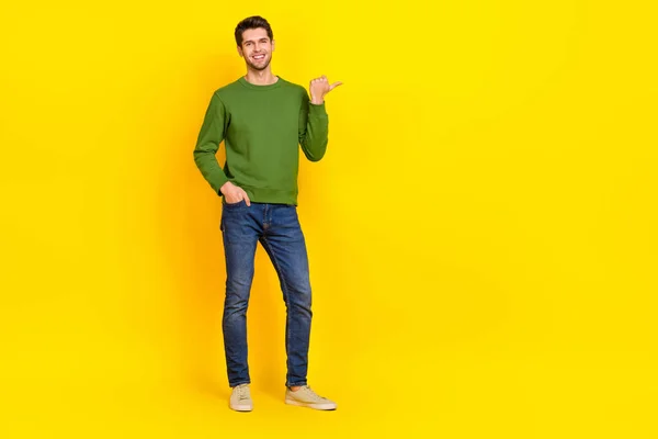 Photo Attractive Cute Guy Dressed Green Pullover Pointing Thumb Empty — Stockfoto