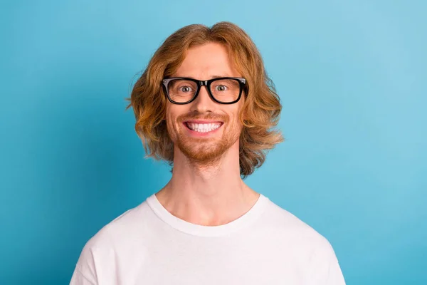 Portrait Cheerful Satisfied Person Toothy Beaming Smile Look Camera Isolated — Stockfoto