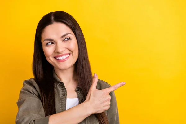 Photo Positive Cheerful Young Woman Look Point Finger Empty Space — Stock Photo, Image