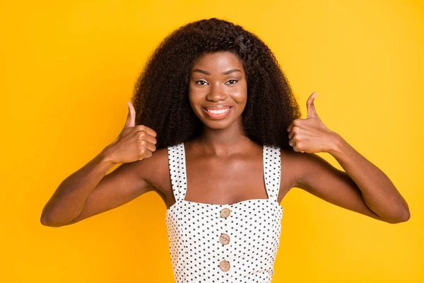 Photo Beautiful Afro American Woman Make Show Thumbs Recommend Isolated — Stockfoto