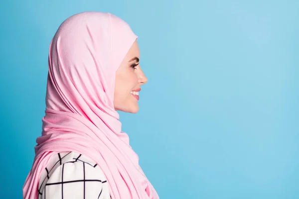 Közelkép Profil Oldalnézet Portré Elég Vidám Tartalom Muszlimah Lány Másolás — Stock Fotó