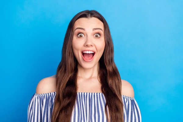 Foto Portret Vrouw Lang Haar Verbaasd Geschokt Staren Geopend Mond — Stockfoto