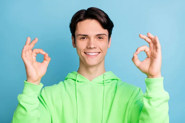 Photo Attractive Charming Young Gentleman Wear Green Sweatshirt Smiling Showing — Stockfoto