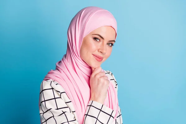 Közelkép Profil Oldalnézet Portré Elég Ravasz Vidám Muszlim Lány Megható — Stock Fotó