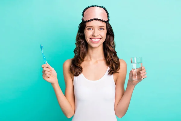 Photo Pretty Sweet Young Woman Sleepwear Holding Toothbrush Glass Water — Stock Photo, Image