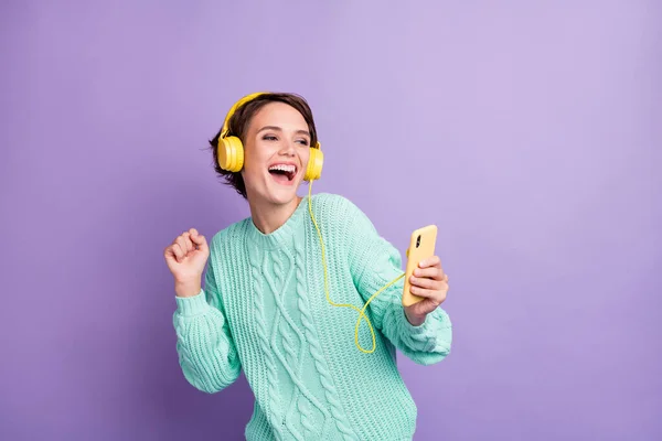 Porträt Von Attraktiven Fröhlichen Mädchen Hören Pop Spaß Beim Tanzen — Stockfoto