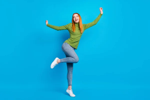 Comprimento Total Tamanho Corpo Vista Menina Engraçada Alegre Muito Despreocupado — Fotografia de Stock