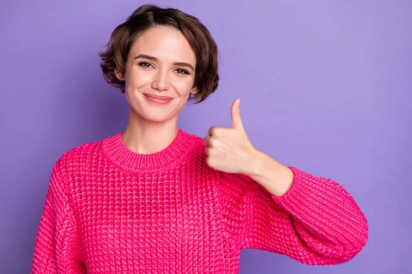 Retrato Menina Otimista Mostrar Aprovar Sinal Desgaste Camisola Rosa Isolado — Fotografia de Stock