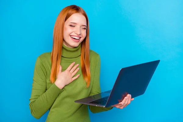 Photo Funny Red Hair Lady Look Laptop Wear Green Sweater — Stockfoto