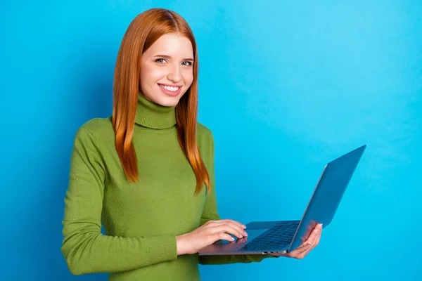 Photo Happy Cheerful Young Woman Hold Hands Laptop Smile Programmer — Stockfoto