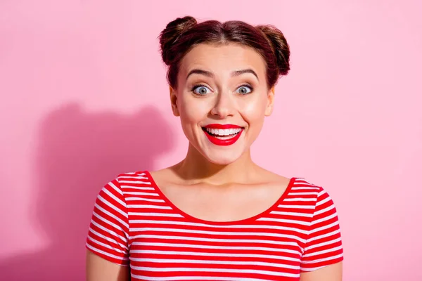 Photo Astonished Cheerful Young Lady Toothy Beaming Smile Isolated Pink — Stockfoto